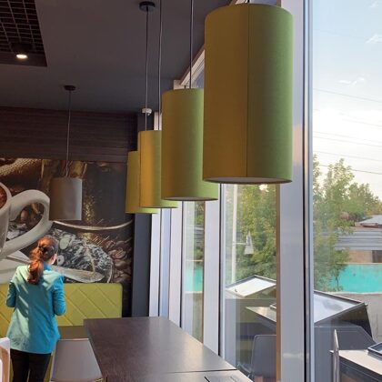 Garenās cilindrformas lampas degvielas uzpides stacijā