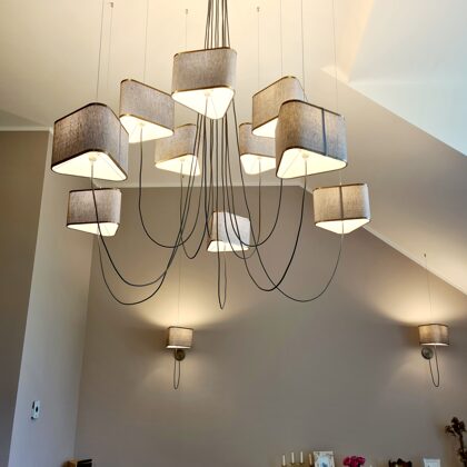 Trosīšlampa izkārtota 2 līmeņos. 