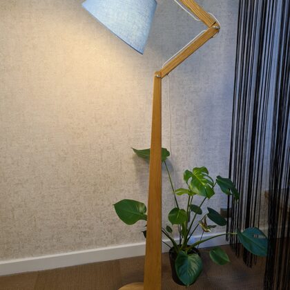 Ozolkoka stāvlampas pamatne