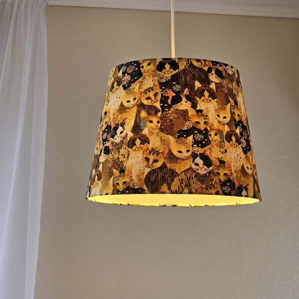 Klimta kaķīši bērnu istabai konusformas lampā D30 D40 H30cm