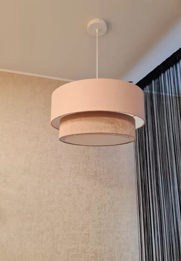 Taisnā 2-līmeņu "tortītes"formas lampa ar audumu apvilktu apakšu un  izmēriem : D50 D40cm