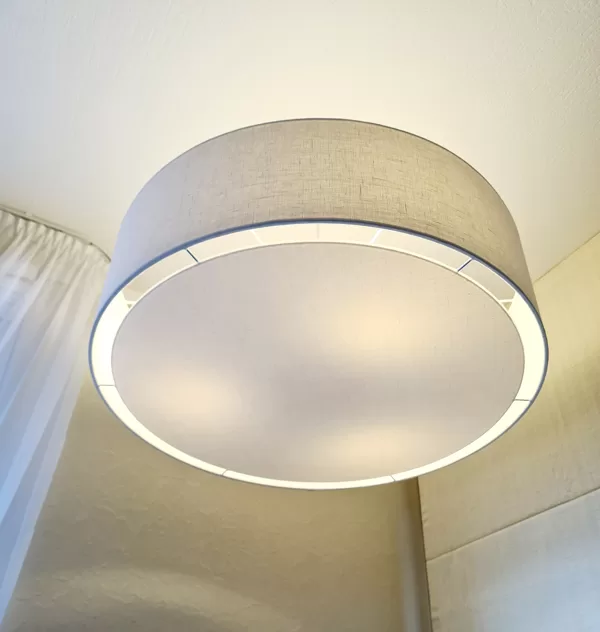 Lampa ar apvilkto apakšu un šampanieša krāsas linu audumu, diametrs D60cm