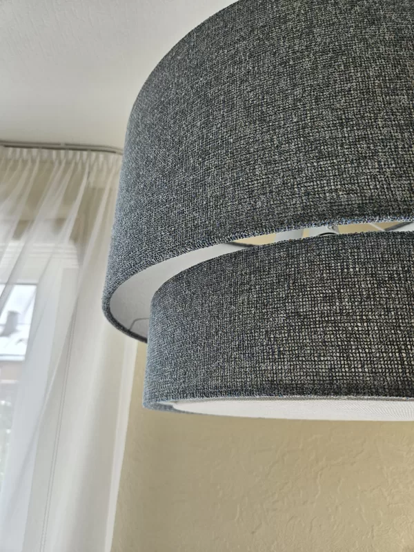 Taisnā "tortītes" formas griestu lampa D50H23, D40H10cm ar noslēgtu un apvilktu apakšu.