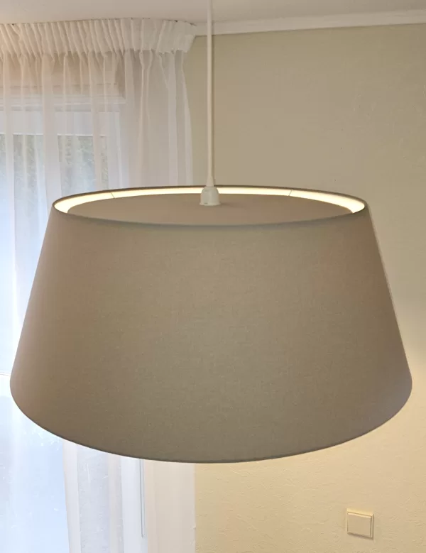 Liela diametra ( 80cm) lampa virs ēdamgalda vai telpai ar augstiem griestiem