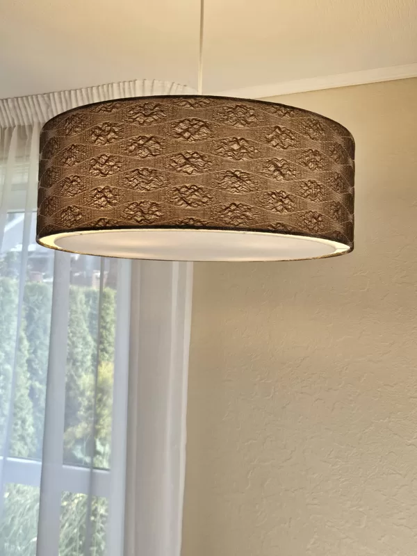 Liela tabletes formas griestu lampa, D70cm, ar audumu nosegtu apakšu 