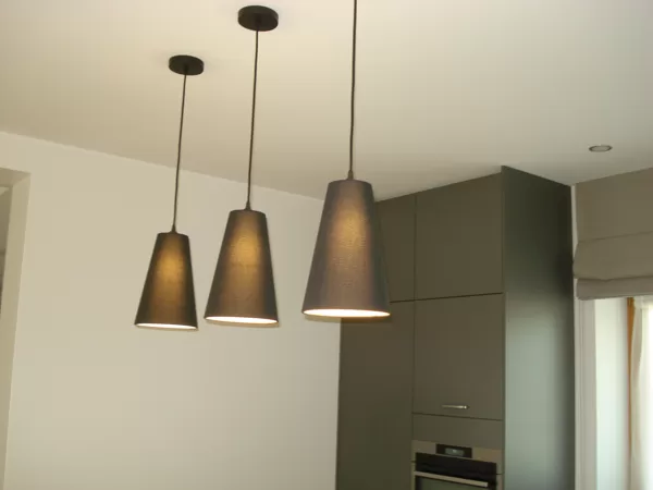 3 lampu risinājums virtuvei