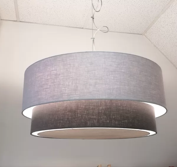 Lielā D70, D60 cm  2-līmeņu "tortīšlampa" ar daļēji noslēgto apakšu.
