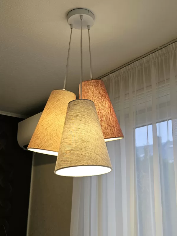 Pušķu lampa no linu audumiem