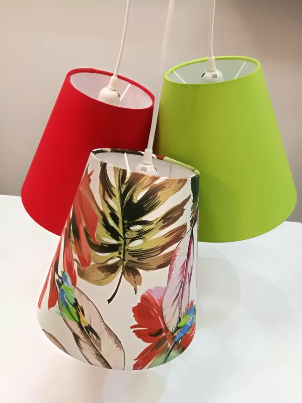 Pušķu lampa bērnu istabai no poliestera audumiem