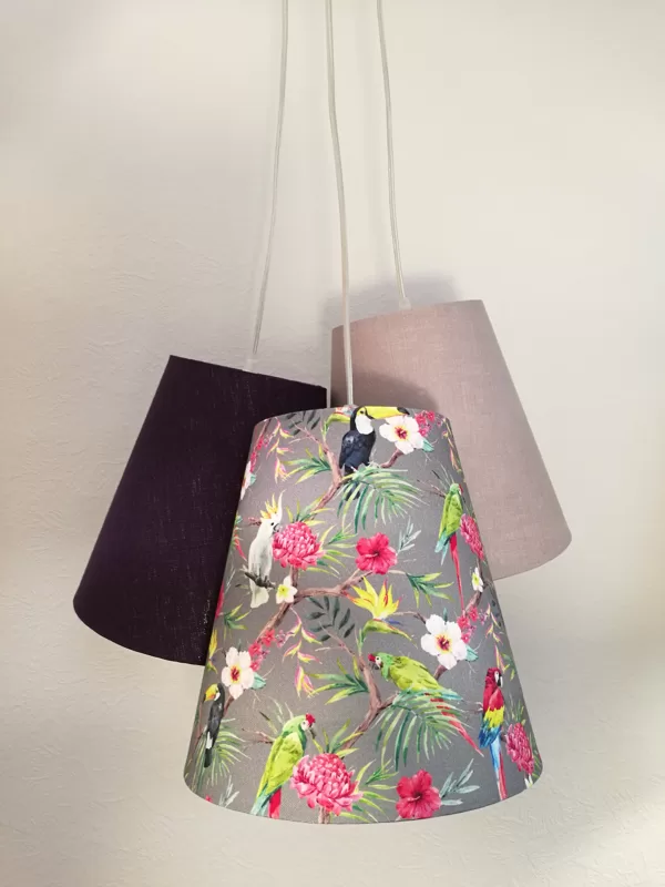 Pušķu lampa ar 3 vienāda izmēra abažuriem ar D15 D25 H25cm