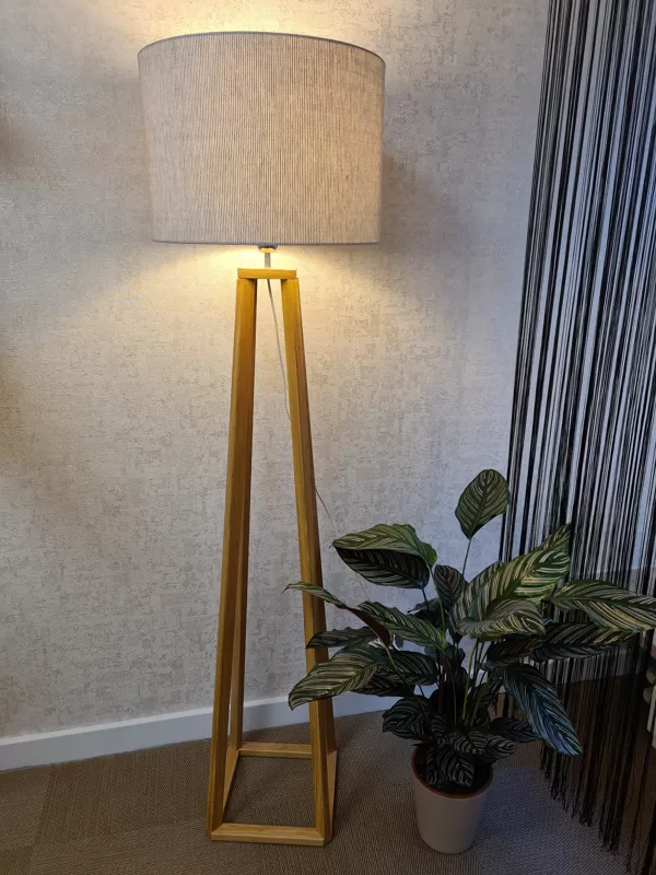 Ozolkoka stāvlampa ar pītā lina abažūru D45 H32cm