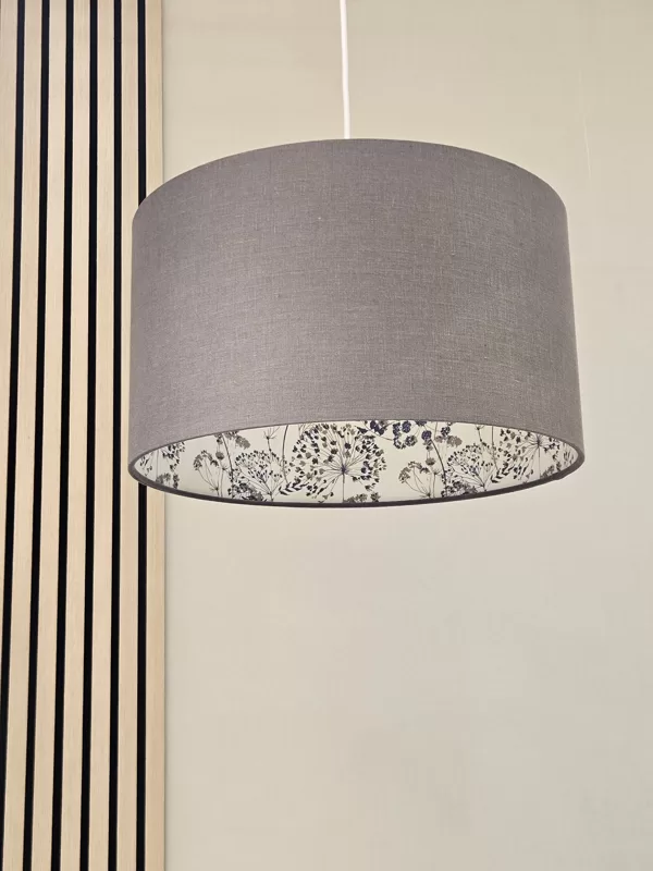 Divpusējā griestu lampa ar pļavas augiem 