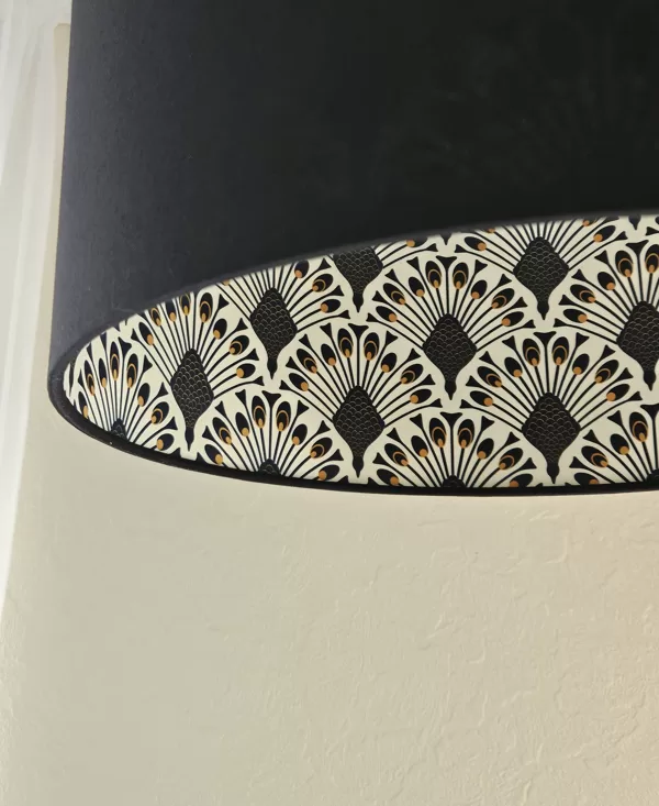 Melna divpusējā lampa ar art deco pāviem, izmērs D45 H23cm
