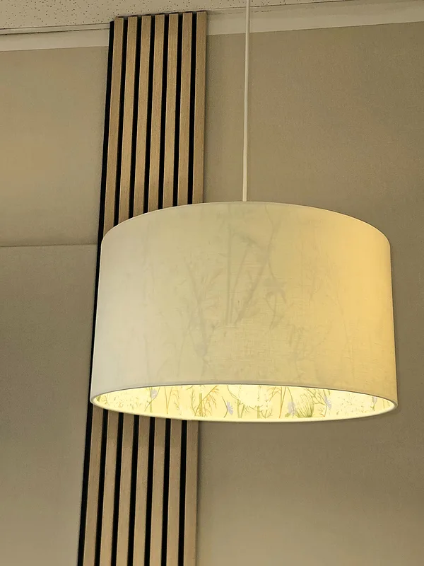 Divpusējā griestu lampa D45cm ar gaišiem ziediem